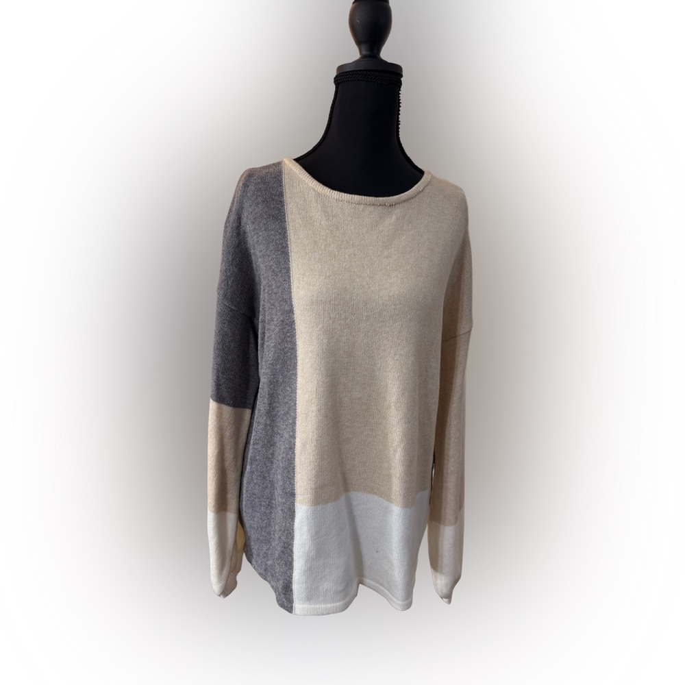 Mazic Colorblock Soft Women's Sweater Size Small Leggings and Fall Ready